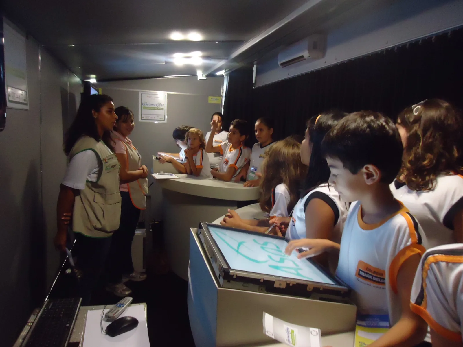 Experiência de realidade aumentada em tablet da Asas Digital